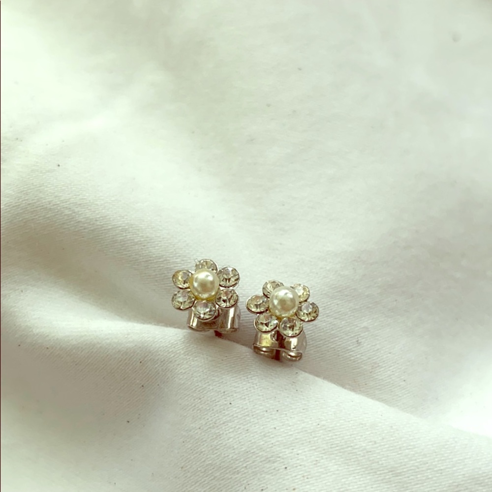 Flower Pearl Stud Earrings